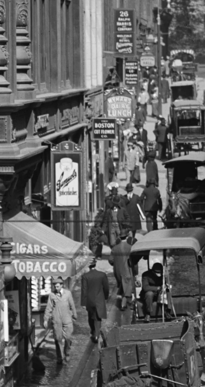 Улица в вывесках, Бостон (около 1910, Detroit Publishing, Библиотека Конгресса)